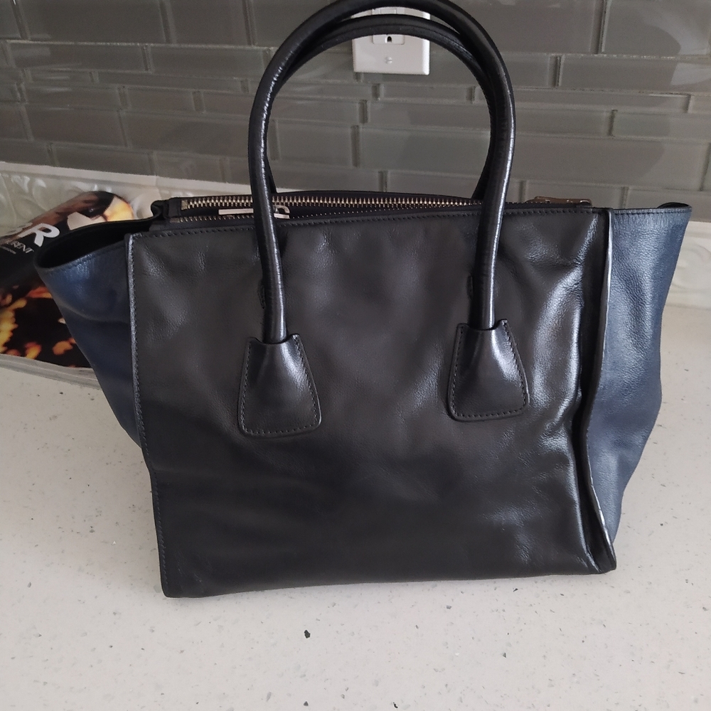 Sold🎀!! Prada Calf Leather Tote - Picture 3 of 16